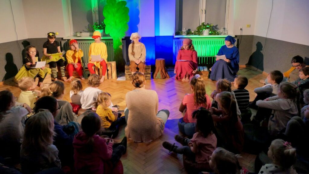 WIECZORYNKA _TEATRALNA